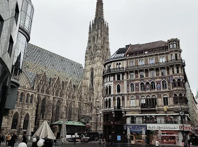 Center ! 3 Stops Away From The Center Of Vienna! דירה