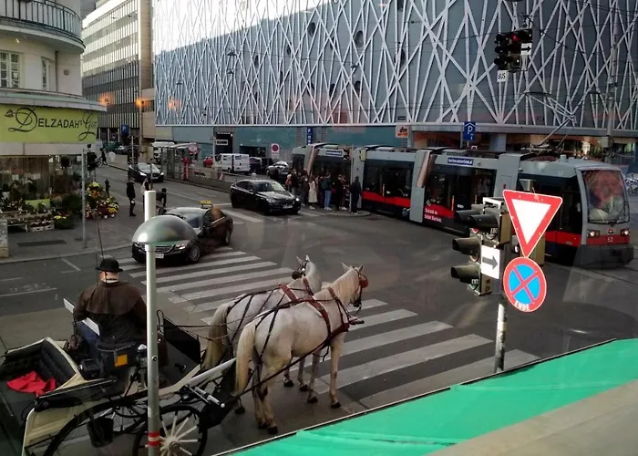 דירה Center ! 3 Stops Away From The Center Of Vienna! *
